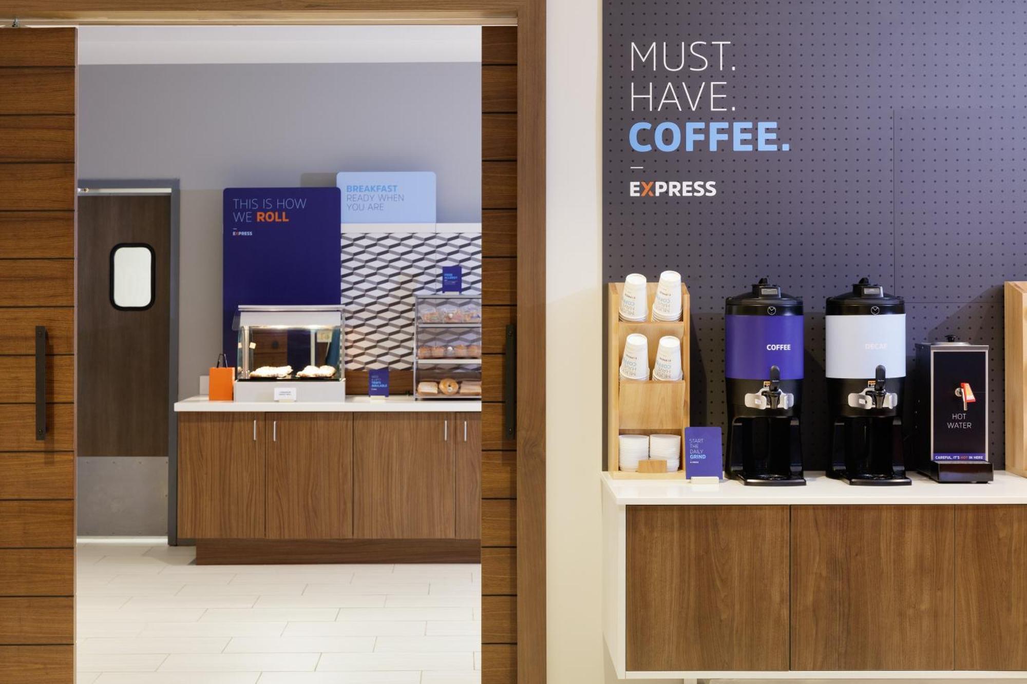 Hotel Express At The Stadiums By Ihg 3*