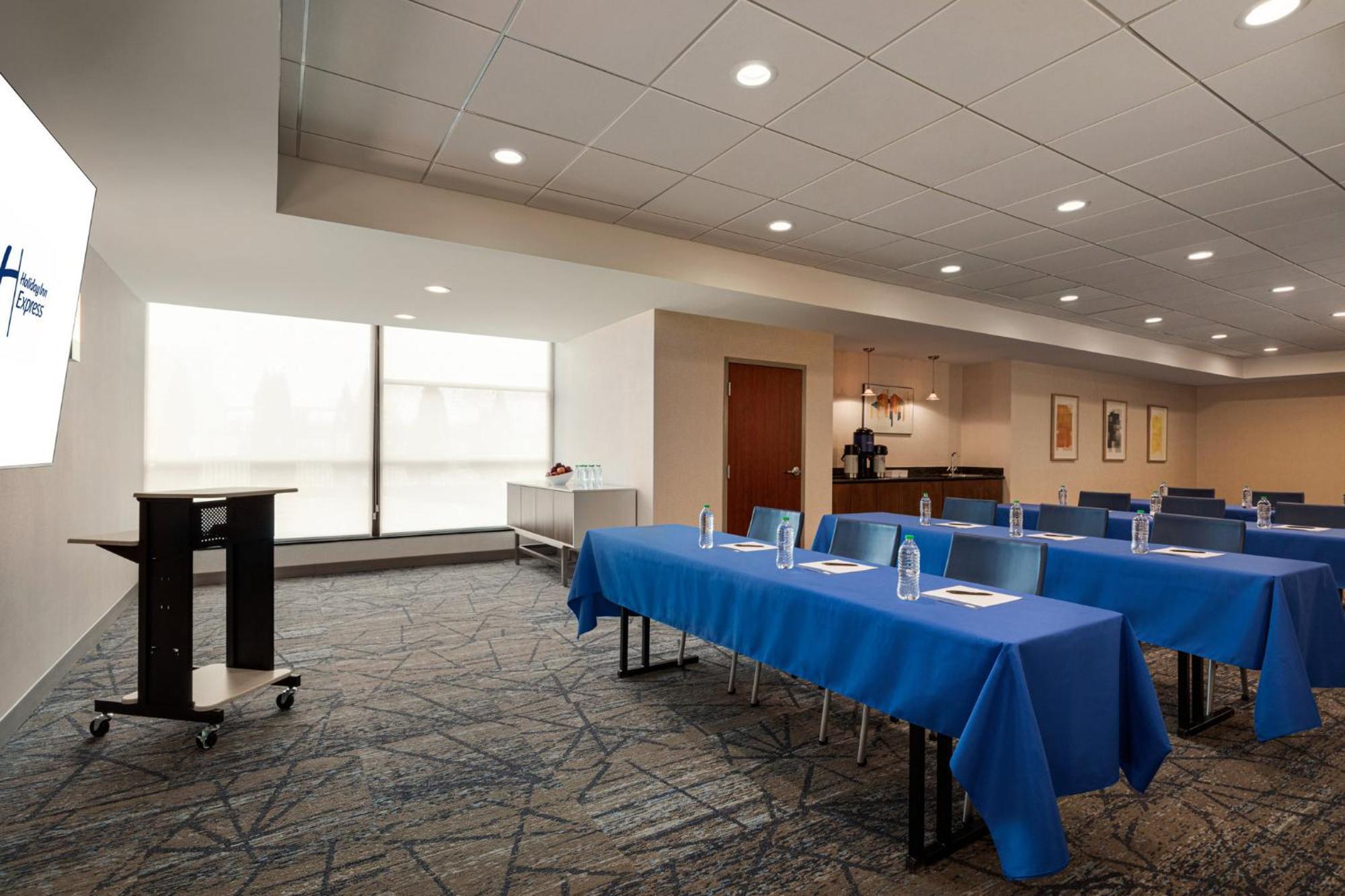 Express At The Stadiums By Ihg Hotel 3*