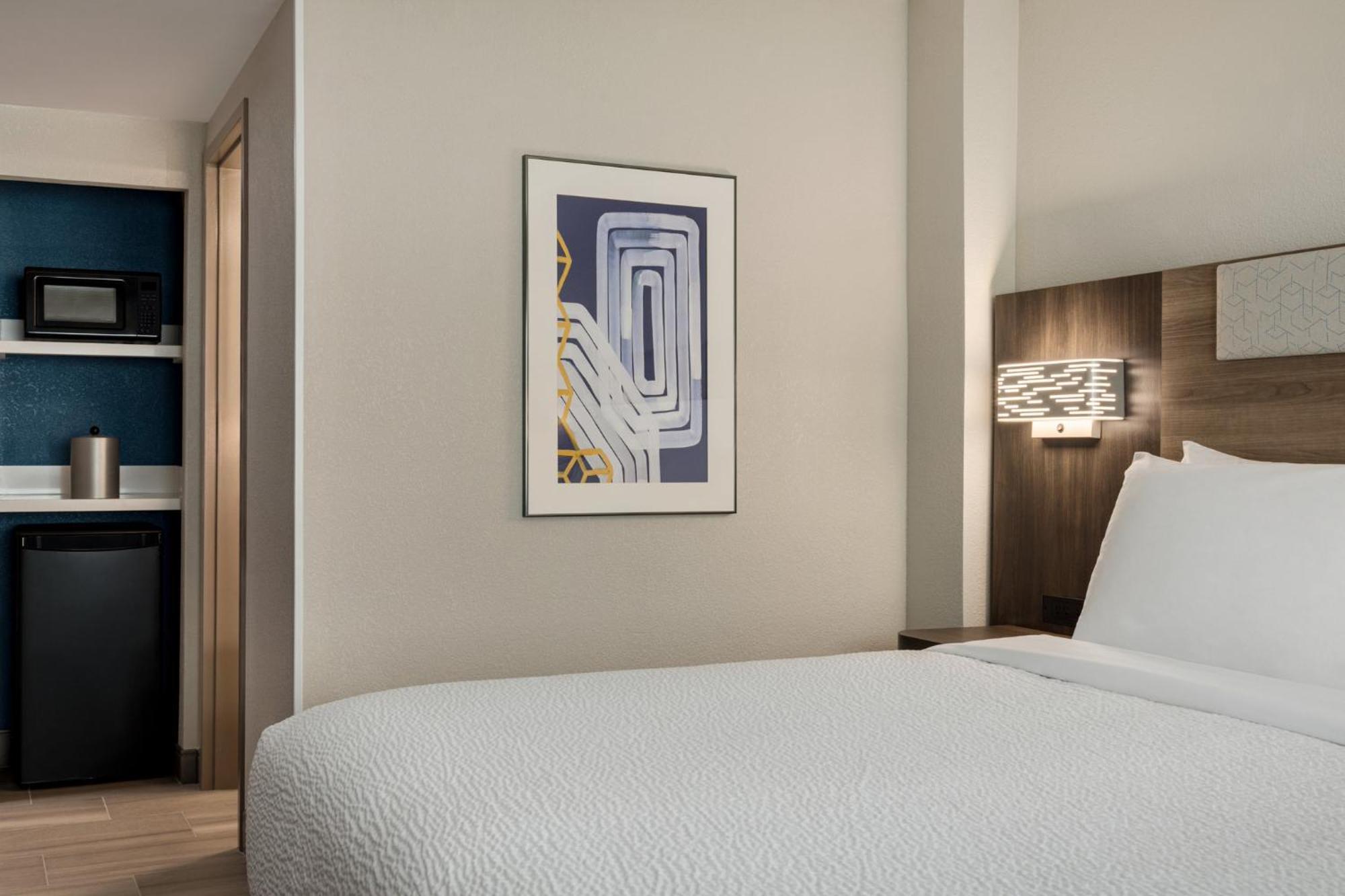 Express At The Stadiums By Ihg Hotel
